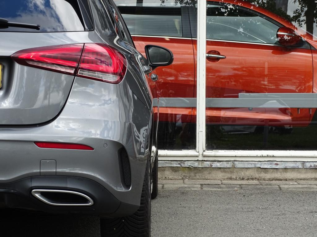 Mercedes-Benz A-Klasse 180 business solution amg | pano | widescreen