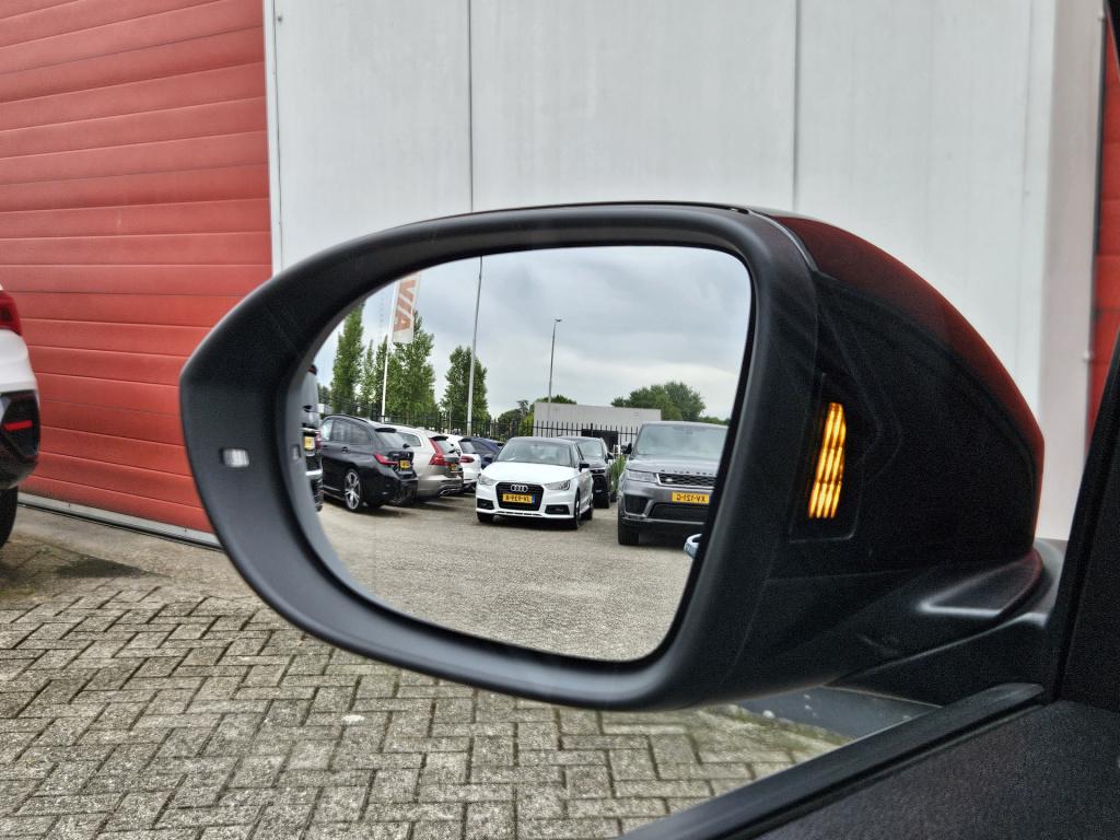 Volkswagen T-roc 1.5 tsi r-line business | acc | trekhaak | keyless
