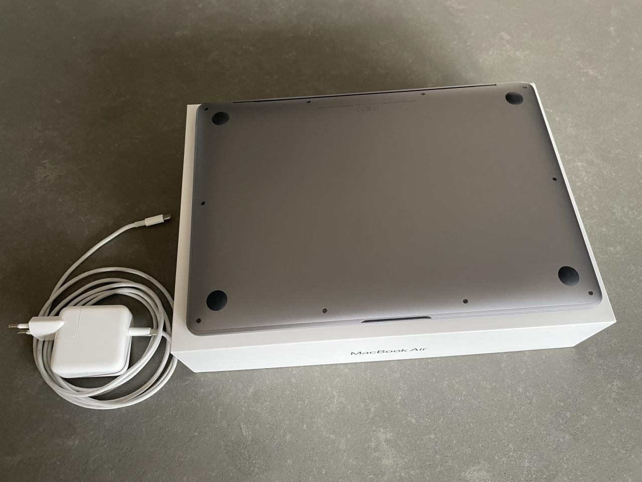 MacBook air 13-inch 2020