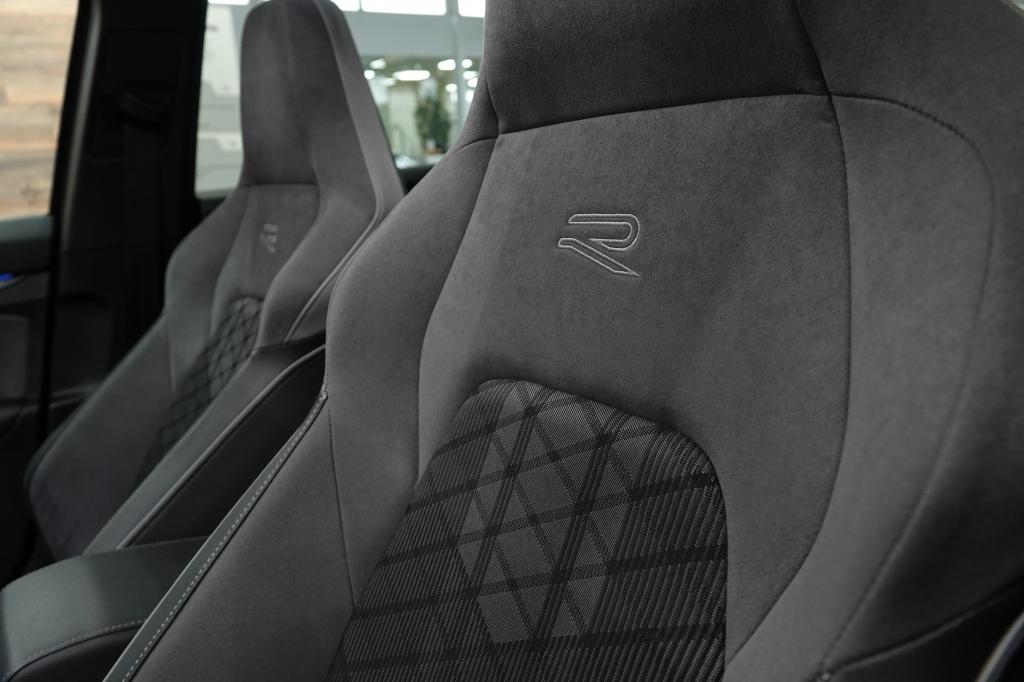 Volkswagen Golf r-line 1.5 etsi r-line | pano | iq-lights | acc | led |