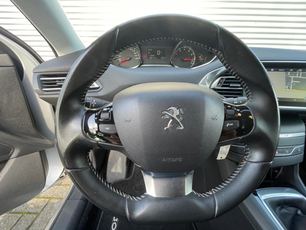 Peugeot 308 1.2 puretech blue lease premium