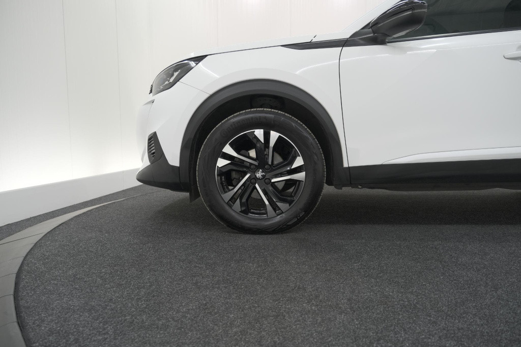 Peugeot 2008 puretech 130 eat8 allure | parkeersensoren | navigatie | apple