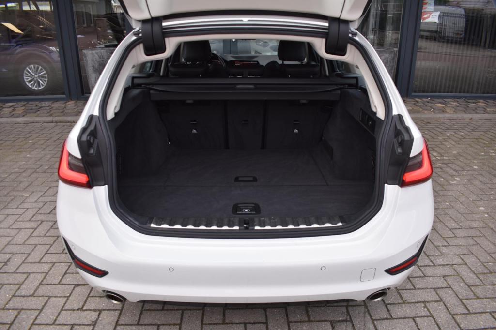 BMW 3-serie touring 318i high executive sport line | trekhaak | apple carpl