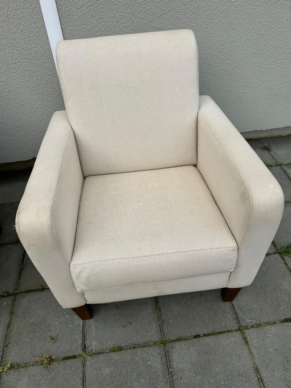 Twee comfortabele fauteuils - reiniging nodig