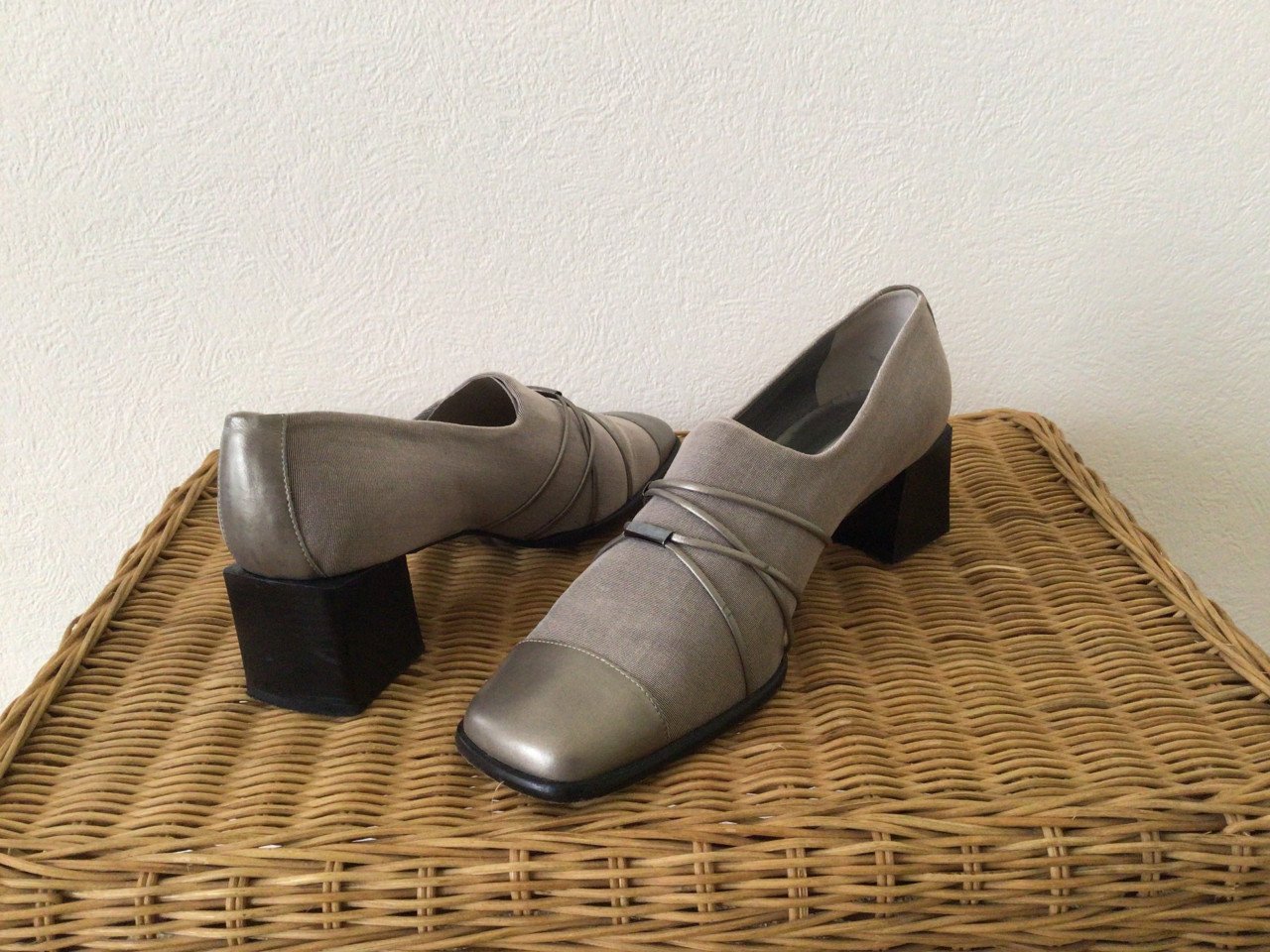 Div. Schoenen (maten 41 en 41 1/2 ) voor 5 euro per paar.