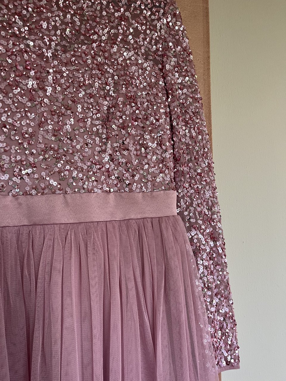 Feestelijke oud roze jurk met tule rok