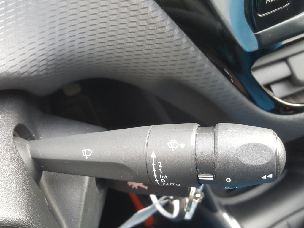 Peugeot 208 1.2 puretech 82pk signature navigatie | cruise control | airco 