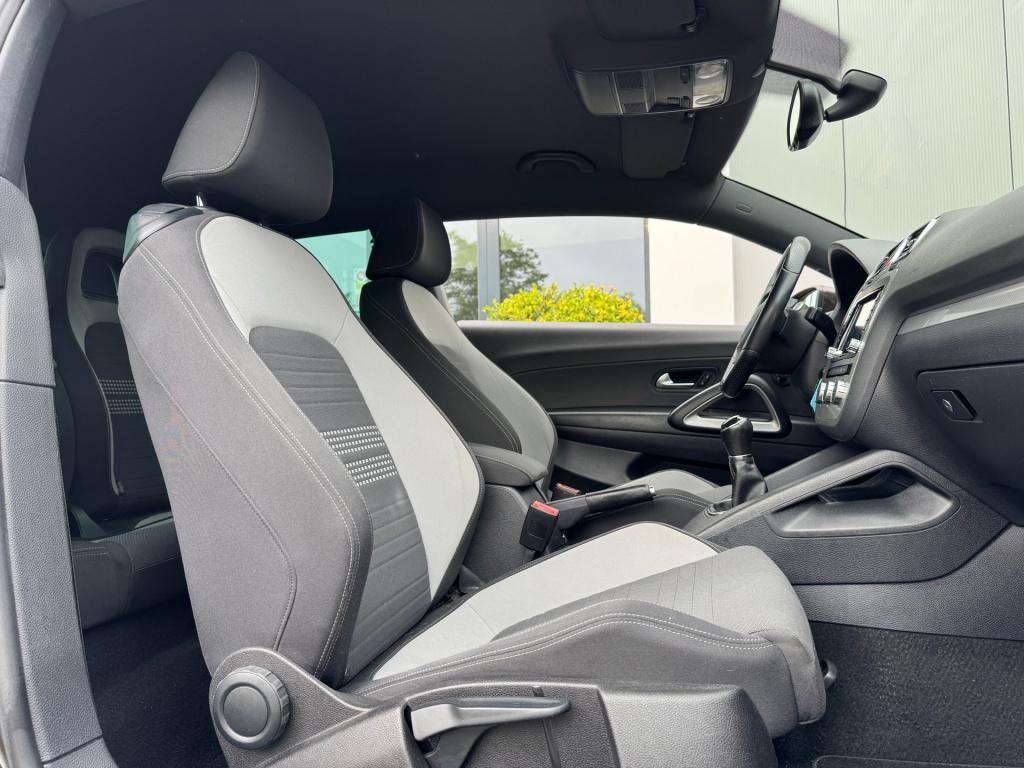 Volkswagen Scirocco 1.4 tsi life * xenon * stoelverwarming * pdc * clima