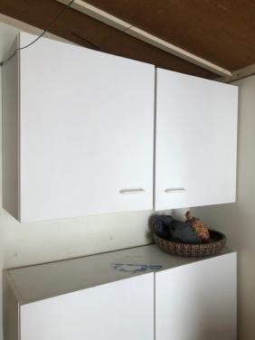 4 witte boven kastjes