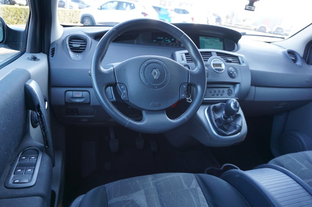 Renault Scenic 2.0-16v tech line climate / cruise / trekhaak / lm velgen / 