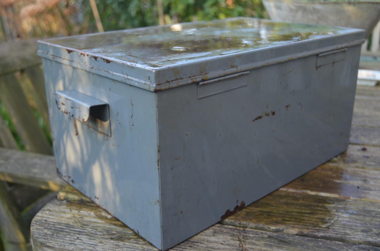 IJzeren / stalen / metalen kist