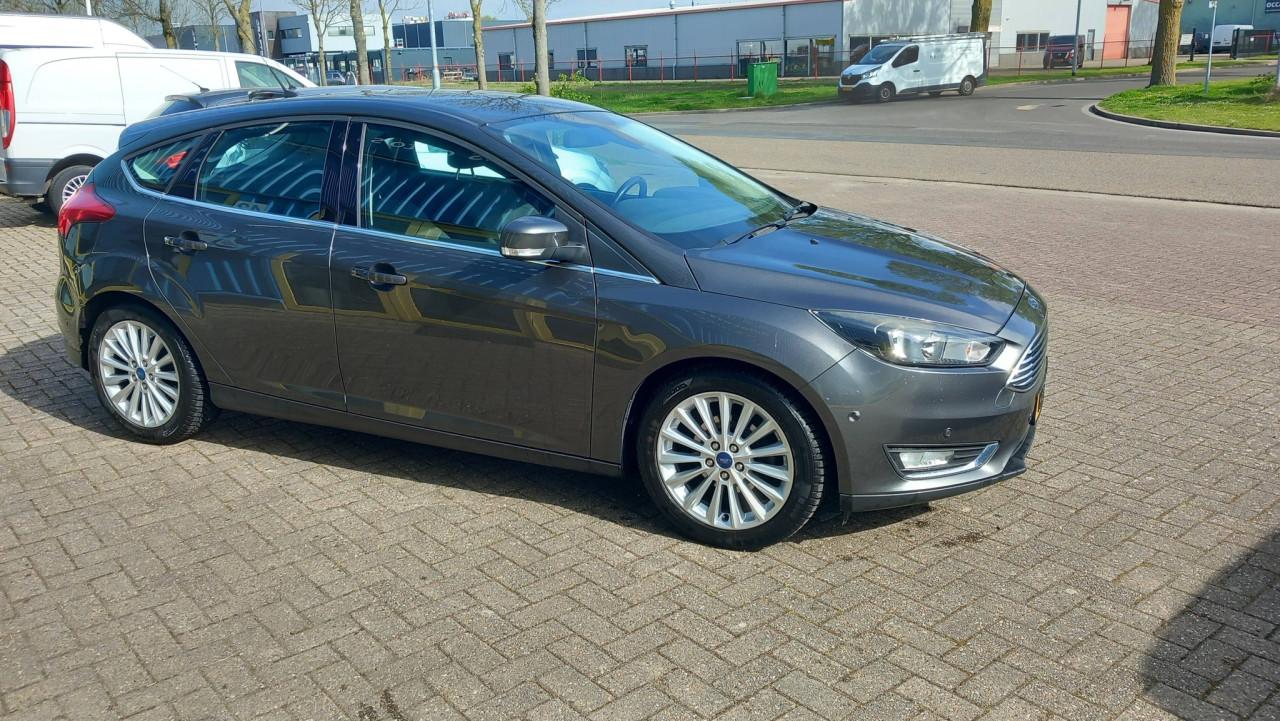 Ford FOCUS 1.0 Titanium Edition 5deurs bj:2015 airco navigatie lm-velgen