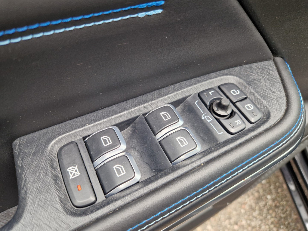 Lynk & Co 01 1.5 plug in hybrid 261pk , panodak , 360 gr camera , carplay