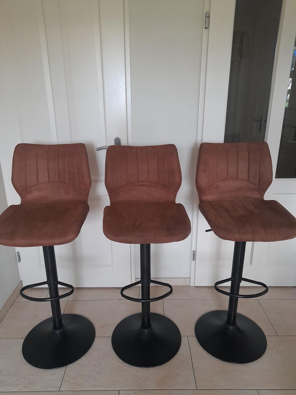 3 Barkrukken (in goede nette staat )