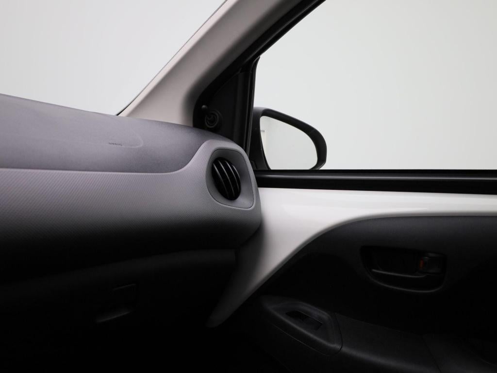 Peugeot 108 1.0 e-vti active | 5-deurs | lage km stand | airco | bluetooth 