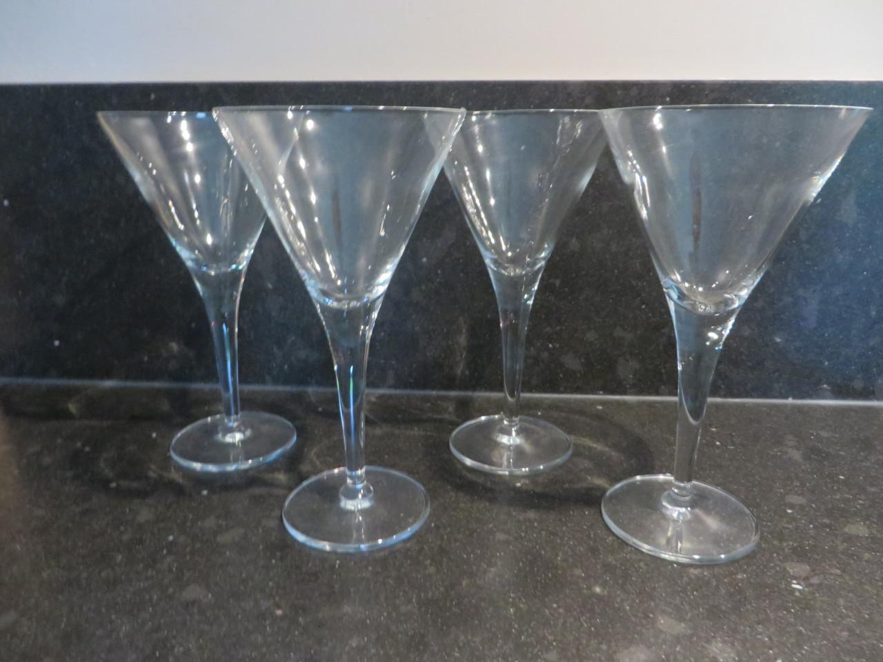 Borden  Glazen  Kop en schotel