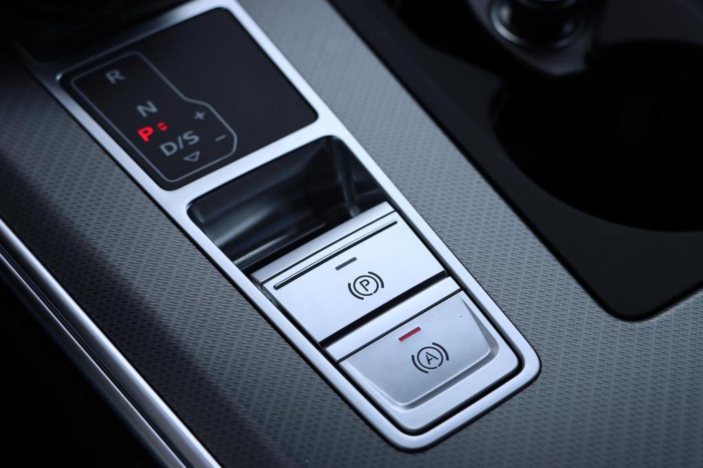 Audi A6 limousine 50 tfsi e quattro design 300pk s tronic | elektrisch vers