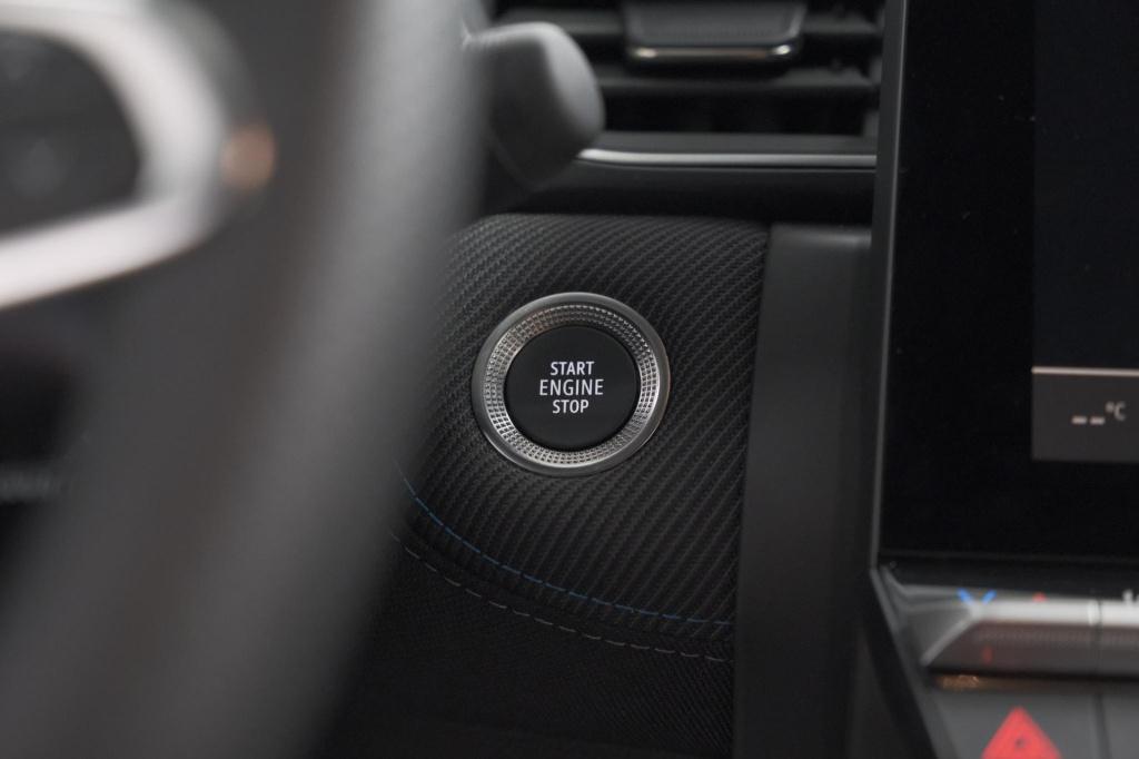Renault Captur 1.8 e-tech full hybrid 160 esprit alpine | rondom camerazich