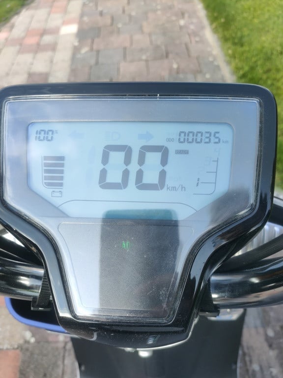 Electrische Scooter Nipponia Volty met 35KM Op De Teller