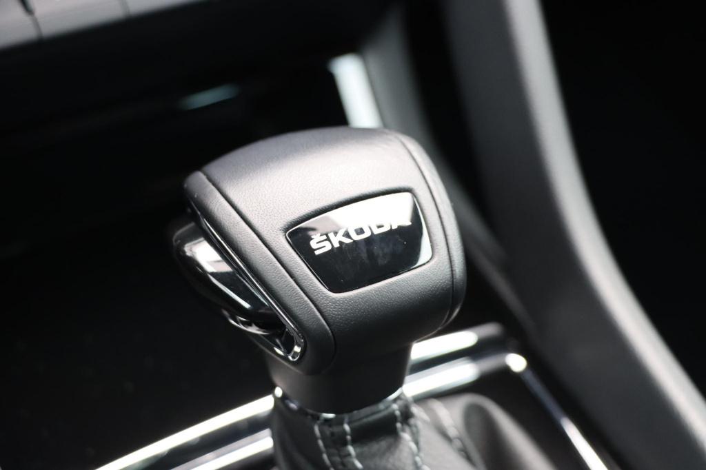 Skoda Karoq 1.5 tsi sportline business 150pk dsg7