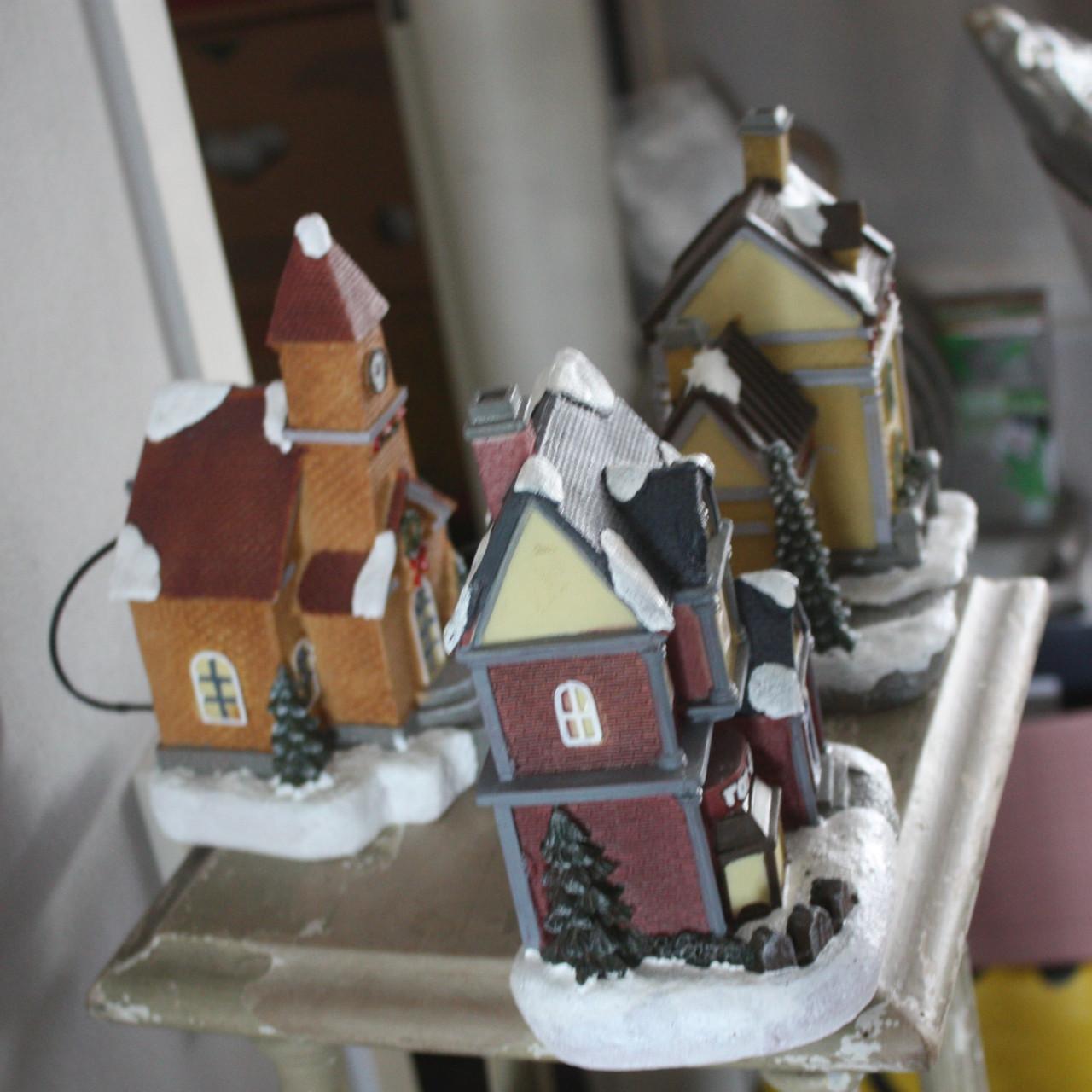 Set van 3 kunststof kerst huisje smet verlichting