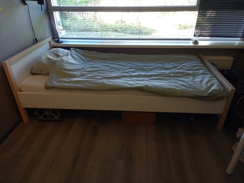 Mooi 1persoons bed inclusief lattenbodem en matras