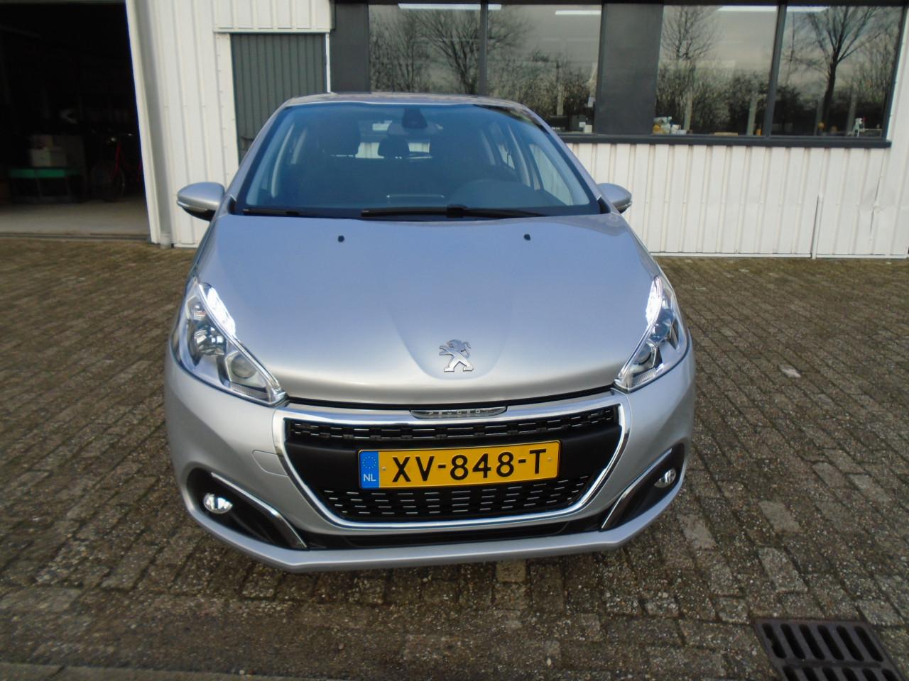 Peugeot 208 1.2 Signature