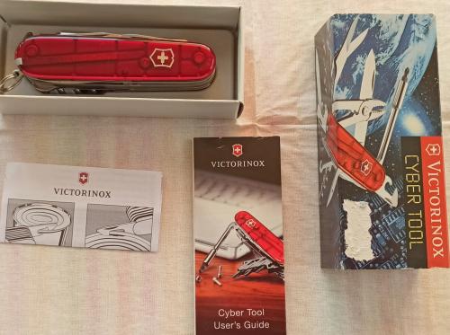 Victorinox Cybertool 34 functies - Nooit gebruikt - Model 1.7725.T