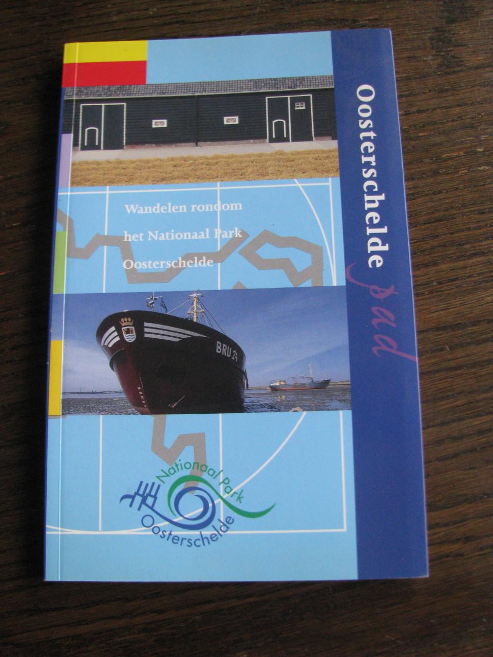 Boekje met wandelroute's.