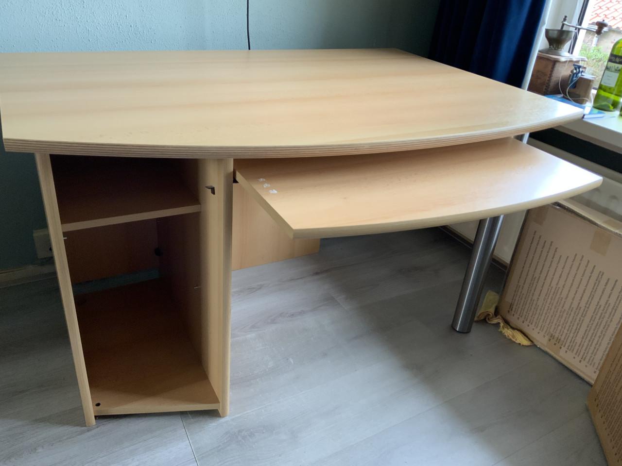 Licht kleurig bureau