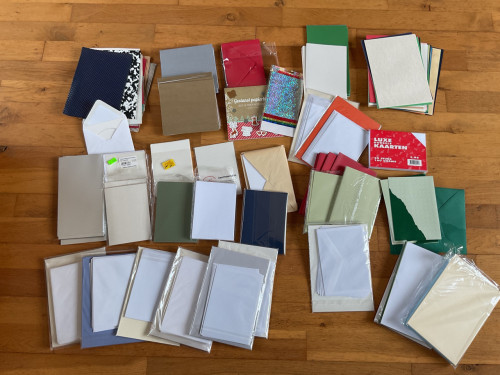 Papier, kaarten met enveloppen, karton enz. alles voor € 5