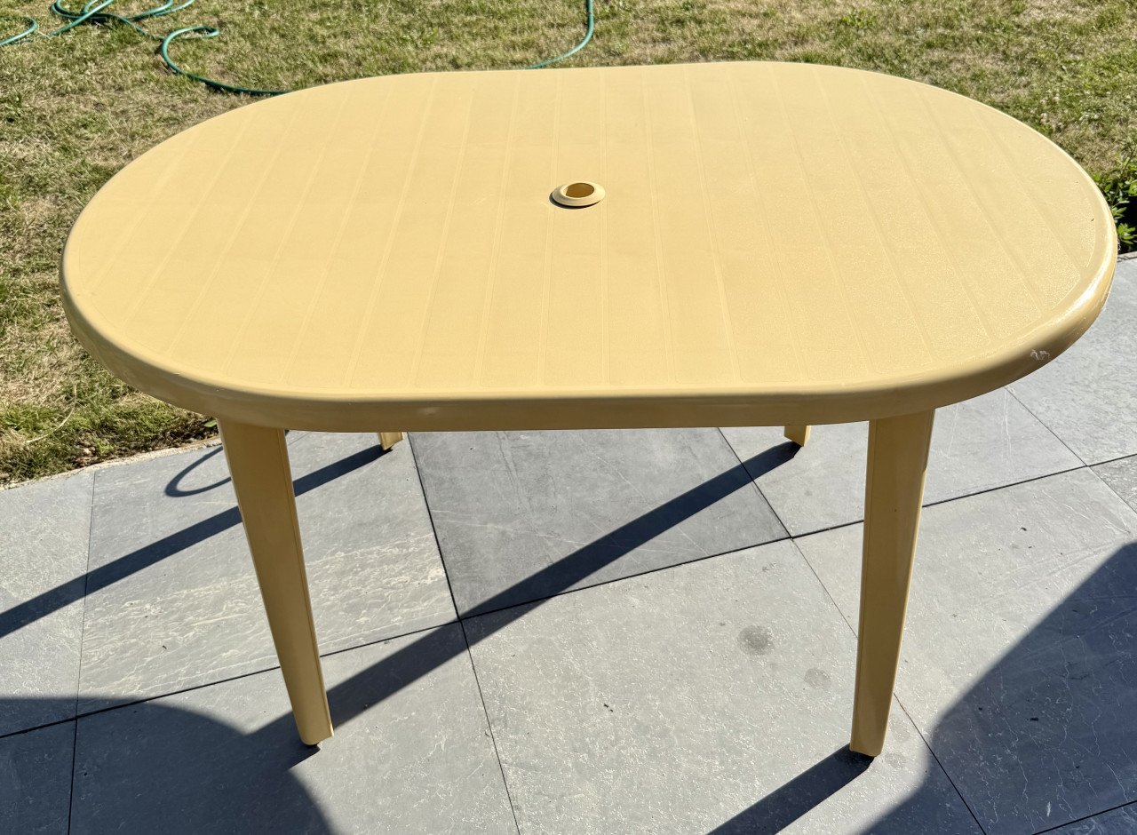 Kunststof tuintafel