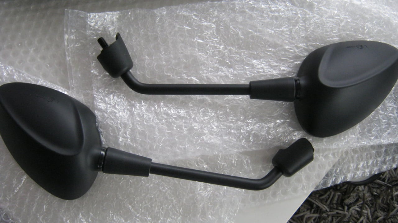 NIEUW VESPA SPRINT SPIEGELS EN REM HENDELS VOOR 25 EURO
