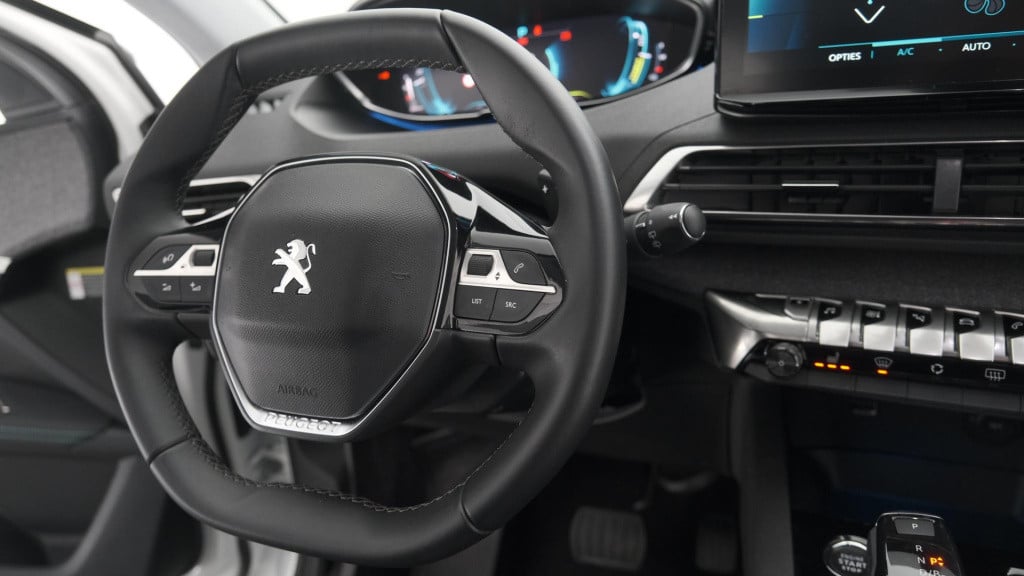 Peugeot 3008 1.6 hybrid4 300 allure pack business 4x4 | camera | apple carp