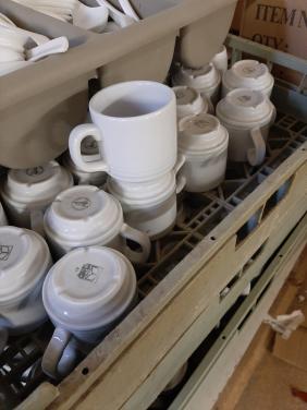 Soepkommen, dessert schaaltjes,  en schoteltjes