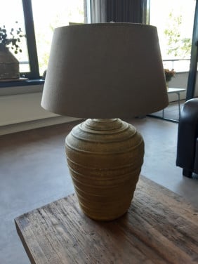 Schemerlamp van ijzer hoogte 65 cm geen. koeriersdiensten