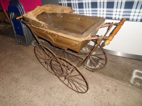 Antieke kinderwagen