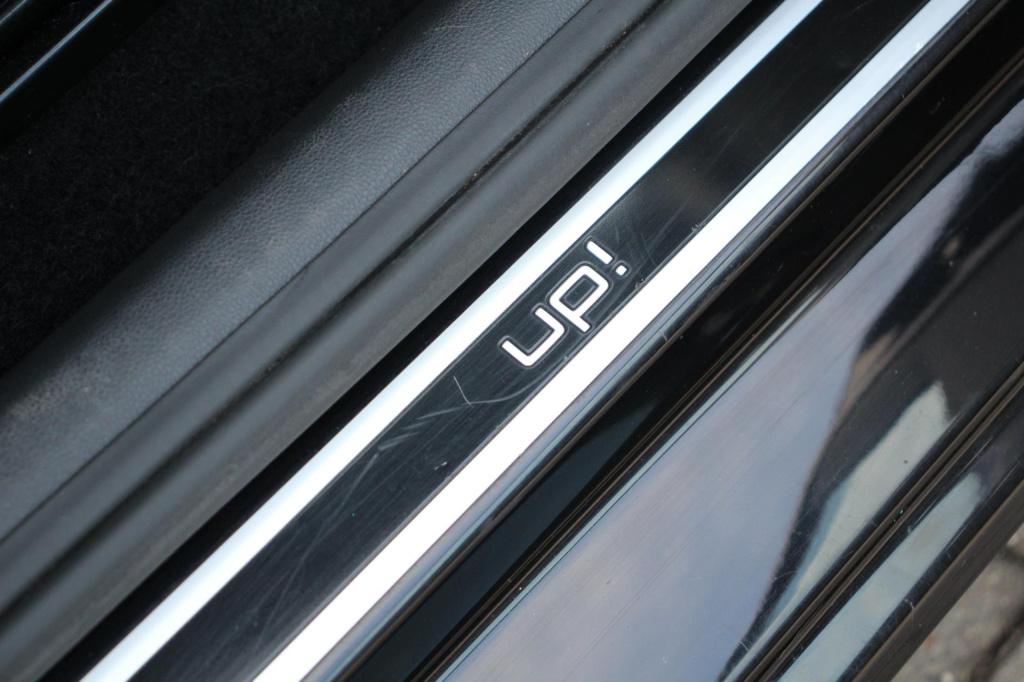 Volkswagen UP! 1.0 black-edition - panoramadak - leer - leder - cruise cont