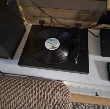 Platenspeler met BLUETOOTH - connectiviteit. Met garantie!!