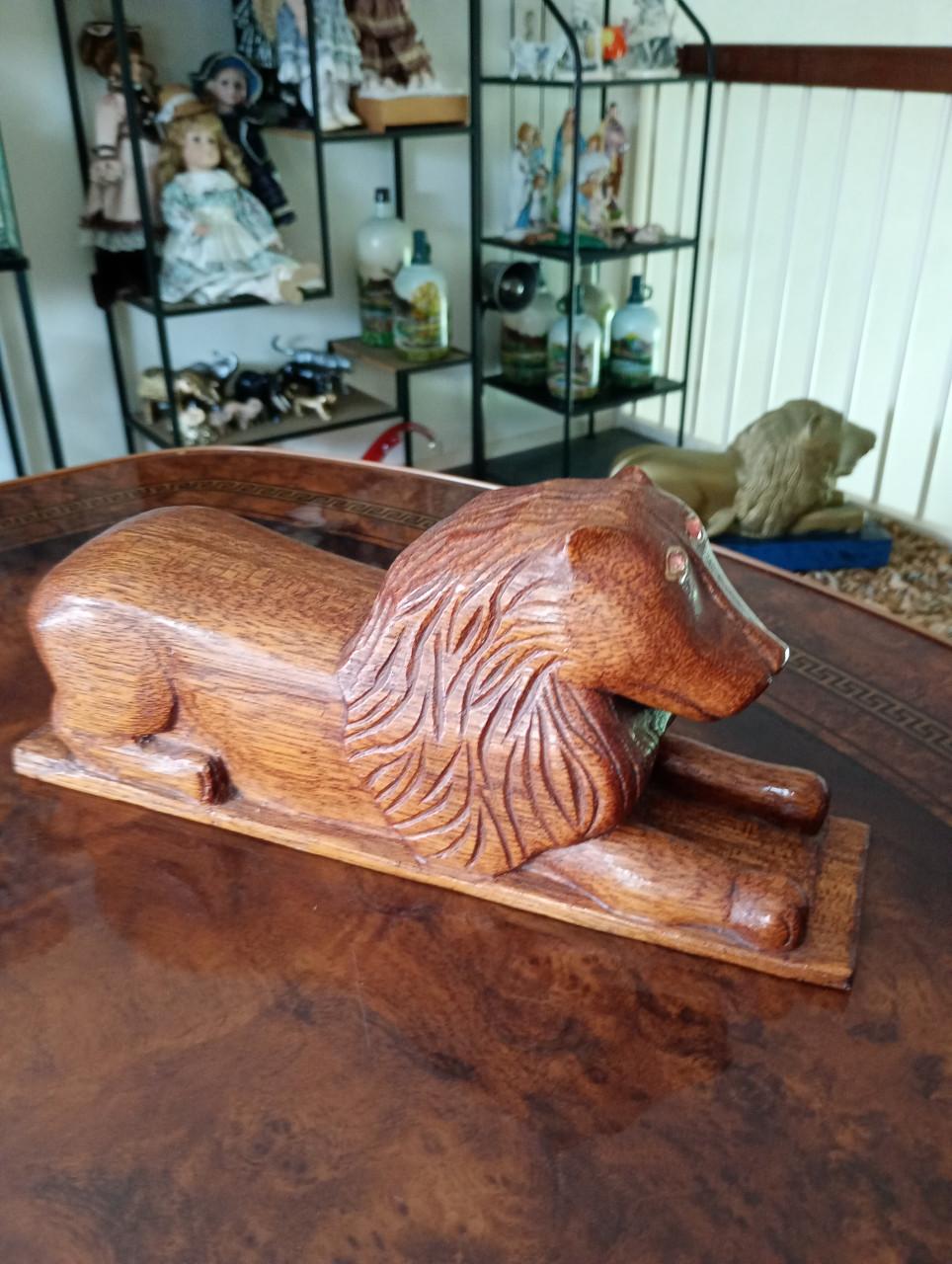 Houten leeuwtje