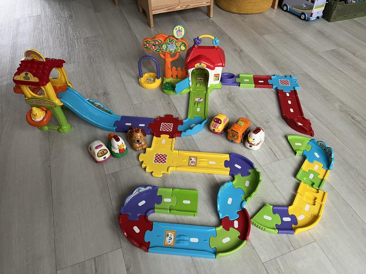 V-Tec Toet Toet auto's Kippenhok en Hondenhok  - speelgoed