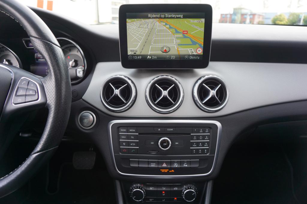 Mercedes-Benz Gla-klasse 180 ambition airco / navi / cruise / pano / parkee