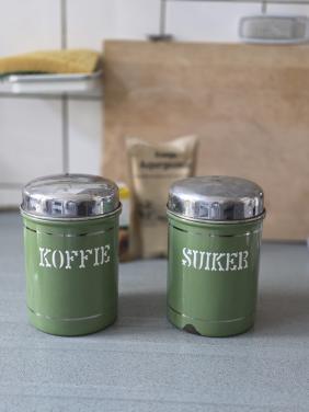 Ouderwetse emaille voorraad potten