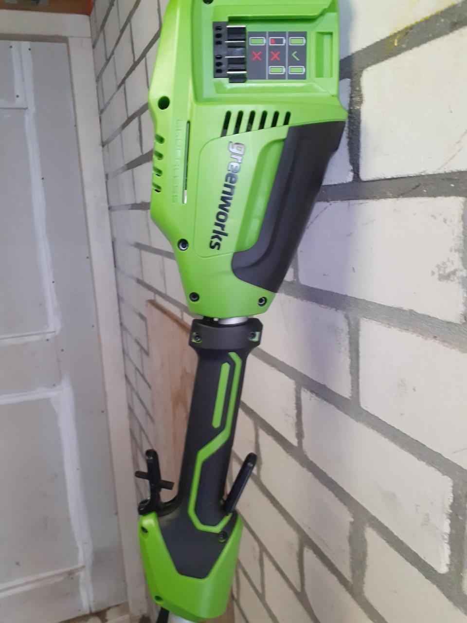 Greenworks Bosmaaier Inc 2 accu's 24v 4a en 4a dubbellader.