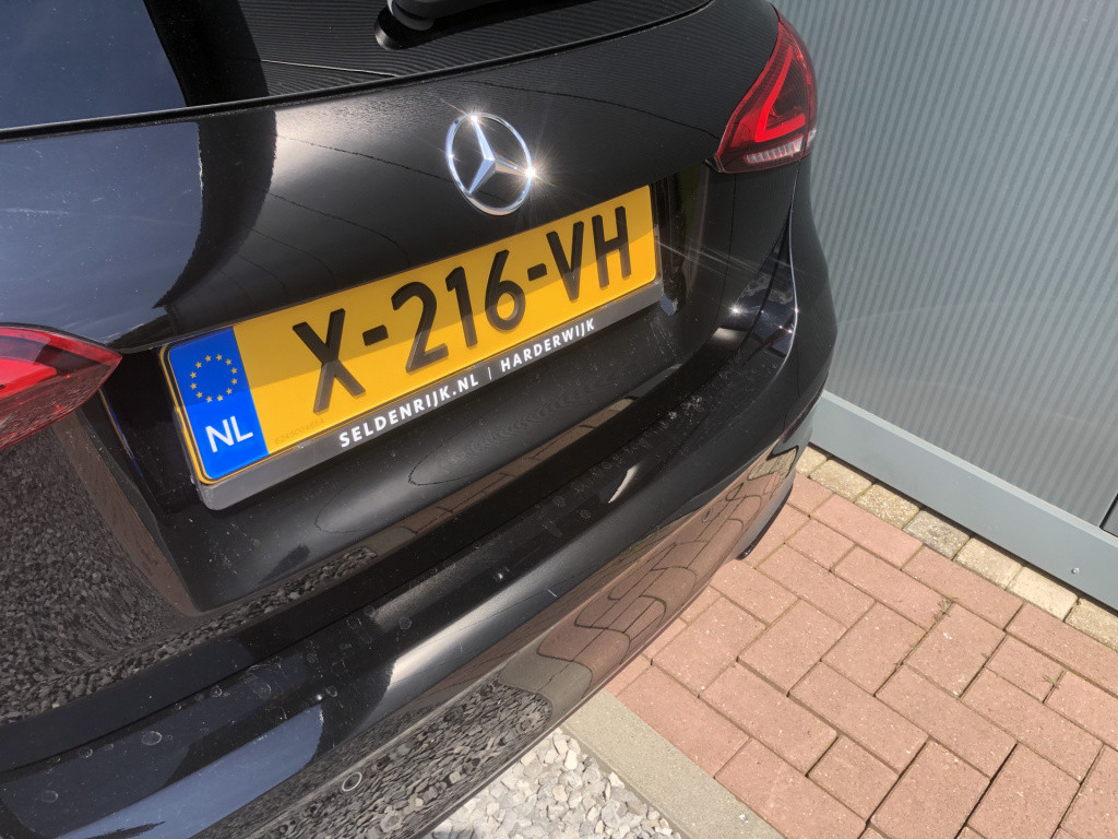 Mercedes-Benz A-Klasse 250 e business solution amg limited