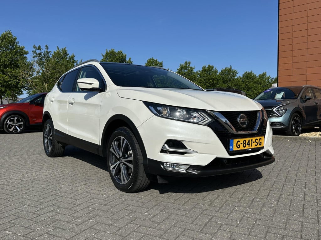 Nissan Qashqai 1.3 dig-t n-connecta trekhaak |design pack | panoramadak | a