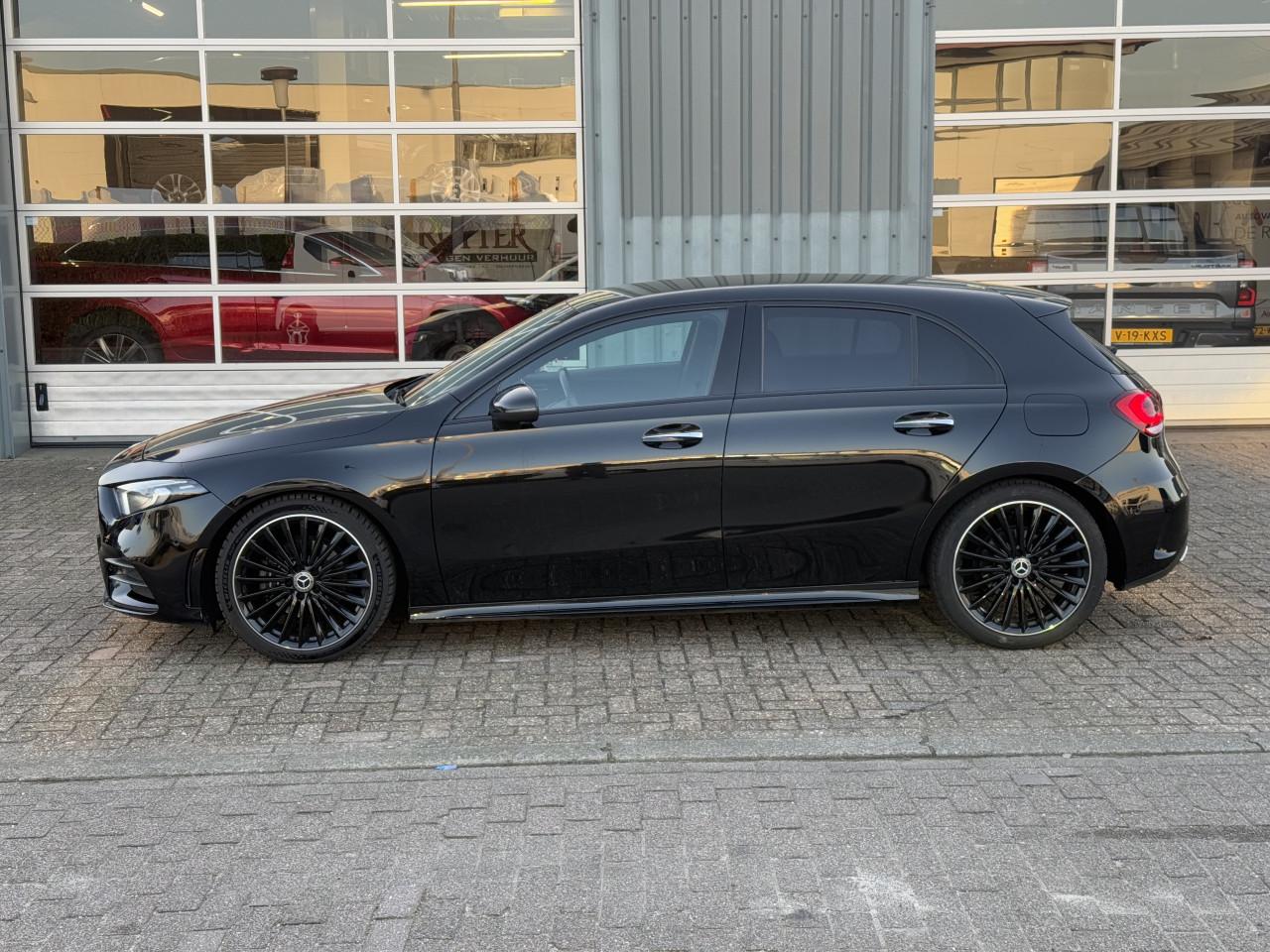 Mercedes-Benz A-klasse - 180 d AMG | Widescreen | Camera | Sfeer | Carplay