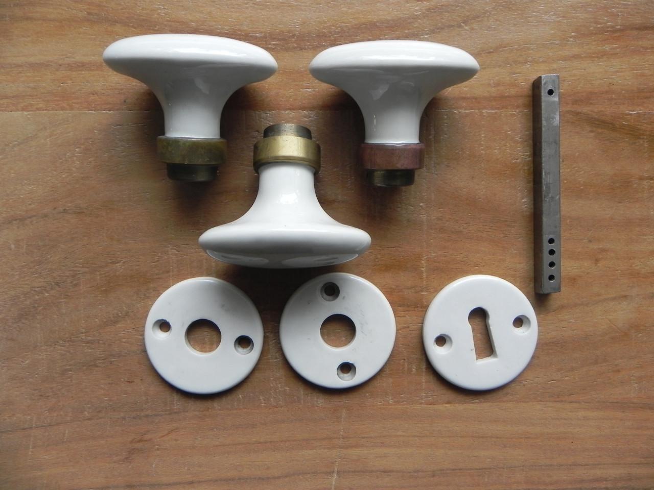 Te koop : set porceleine deurknoppen