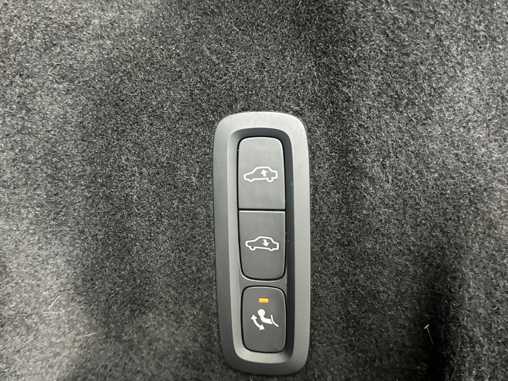 Volvo XC60 t6 398pk recharge ultra dark| pano| hud| 360camera|