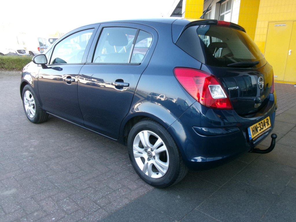 Opel Corsa 1.2-16v airco, cruise-control, trekhaak 5-drs